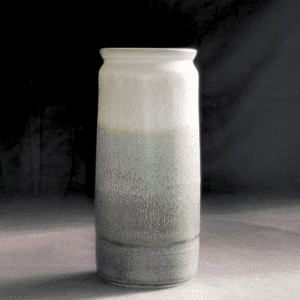 vase en grès blanc, émaillé en dégradé de blanc et gris